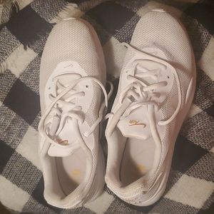 Women's nike air max oketo shoes! Size 10